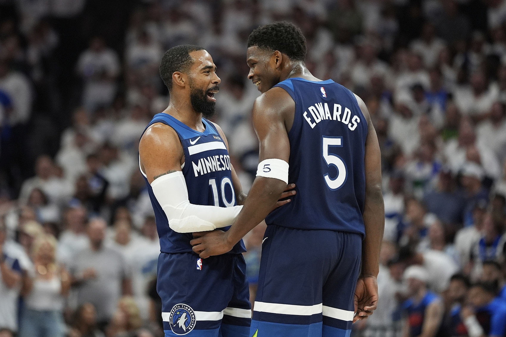 球友会首页-爱德华兹:听说康利还能回来&我真的希望这能发生 我们想要他回来