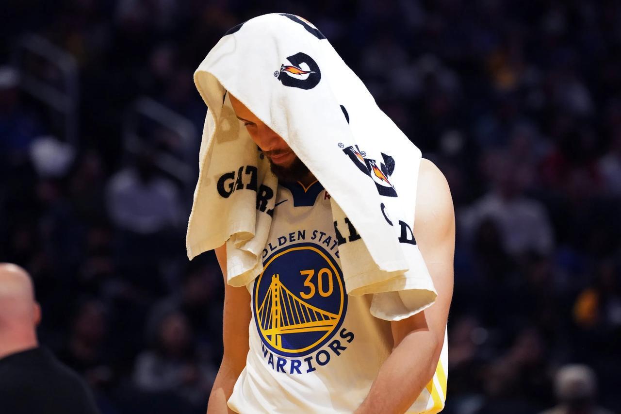 千亿球友会-净效率-2.3，每场自挖一坑，科尔视而不见！勇士首发变阵已有答案