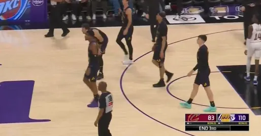 球友会体育-湖三疯!湖人第三节轰下45分,单节净胜骑士15分&领先到27分